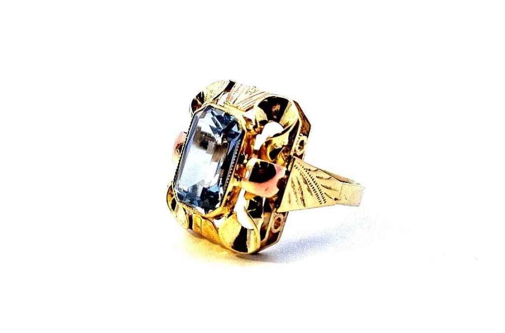 Zlatý prsten s modrým kamenem – topaz, vel. 53