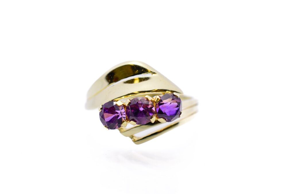 Zlatý prsten s fialovými kameny – ametyst, vel. 57