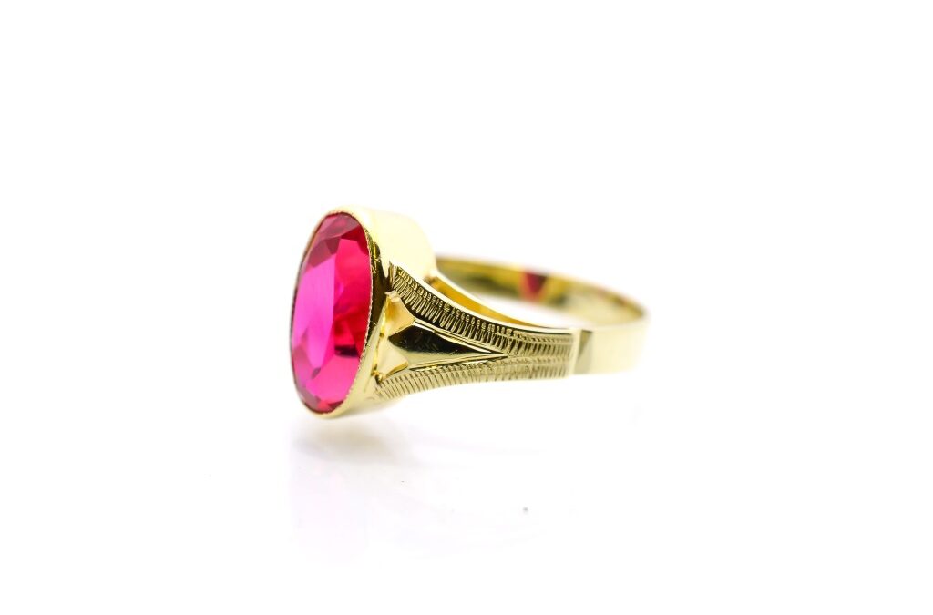 Zlatý prsten s červeným kamenem – rubín, vel. 51
