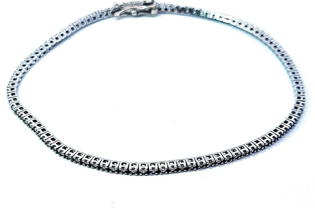 Náramek z bílého zlata s diamanty