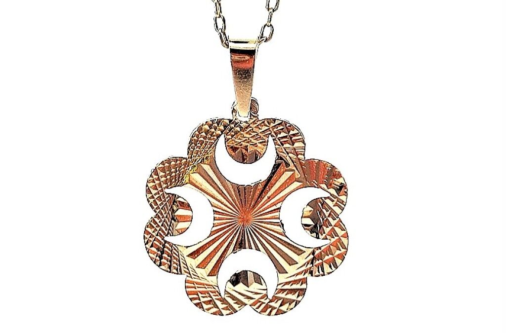 Zlatý přívěsek – květina