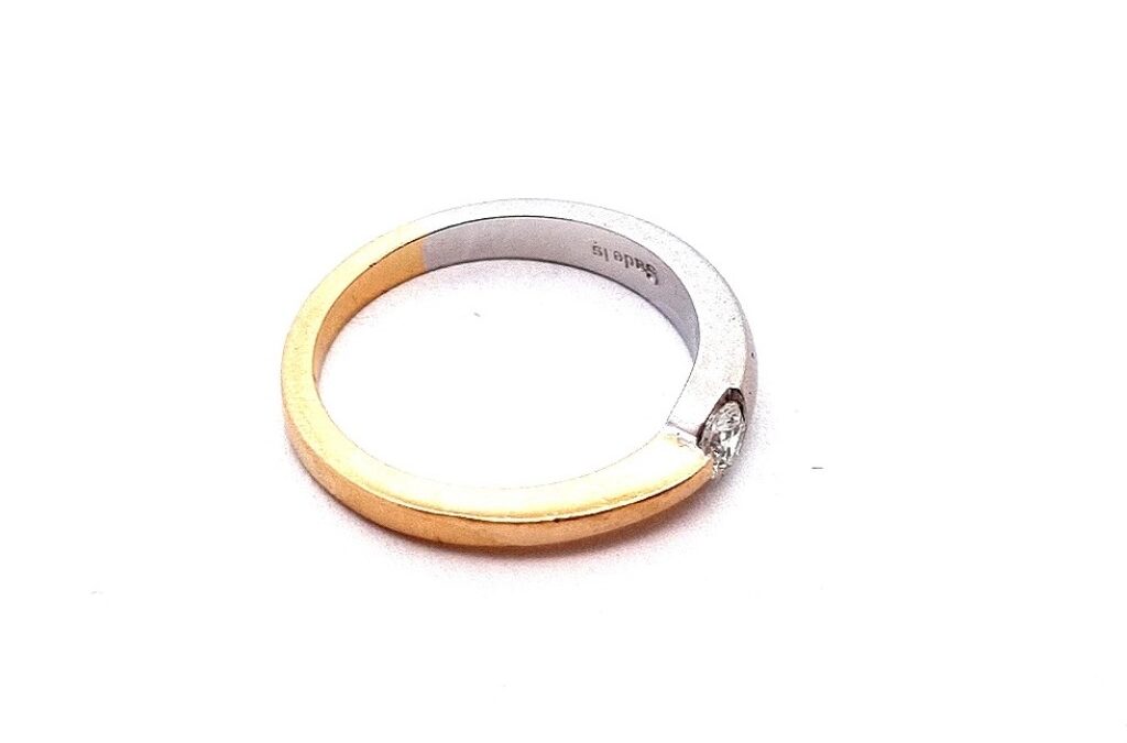 Zlatý prsten s diamantem, vel. 55