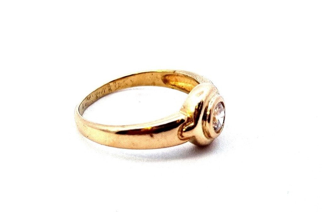 Zlatý prsten se zirkonem, vel. 54