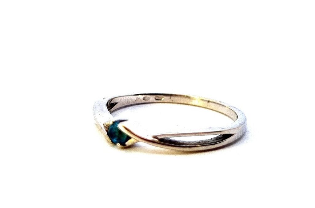 Prsten z bílého zlata s modrým kamínkem, vel.56