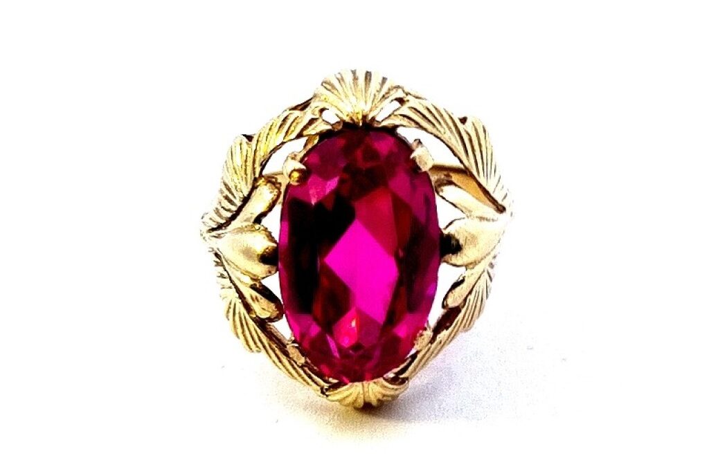Zlatý prsten s červeným kamenem, vel. 60