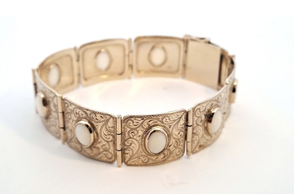 Zlatý náramek s opály, 20,22g