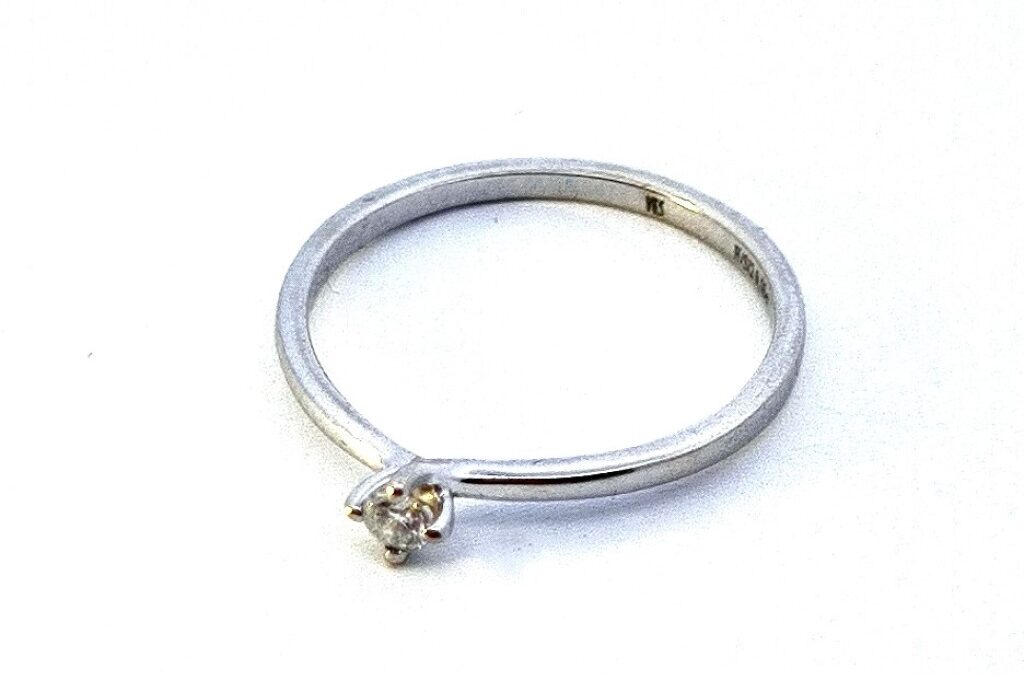 Zlatý prsten s diamantem, vel. 47,5