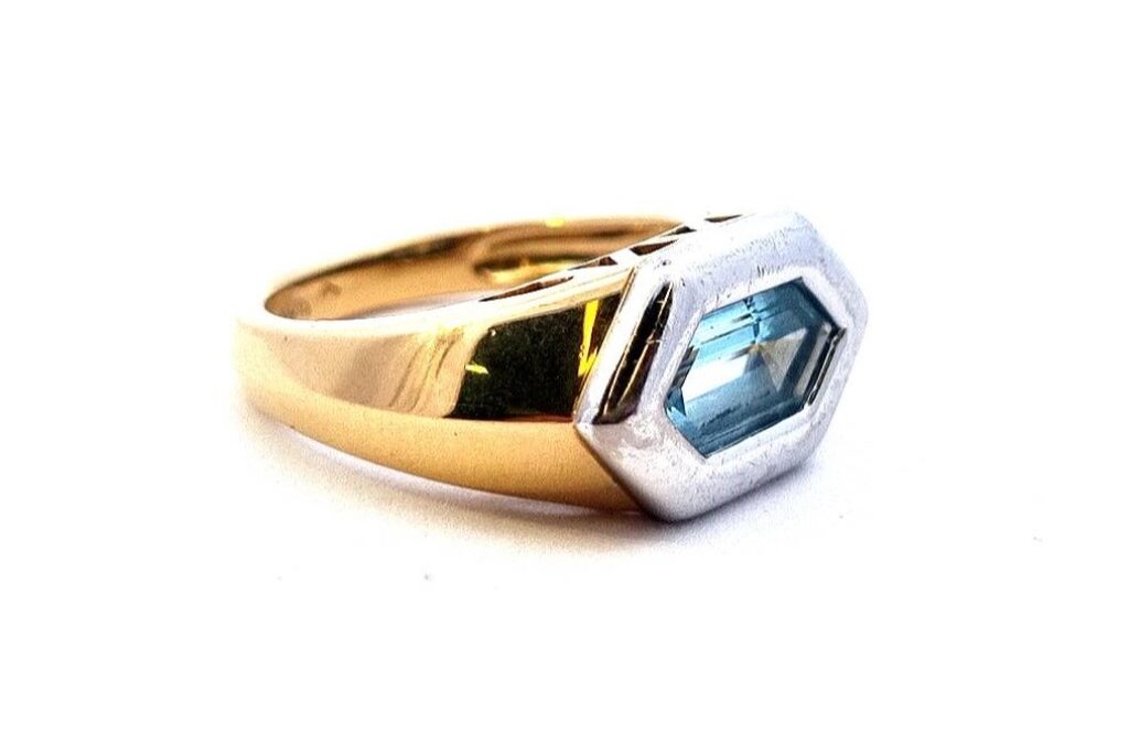 Zlatý prsten s topazem, vel. 54