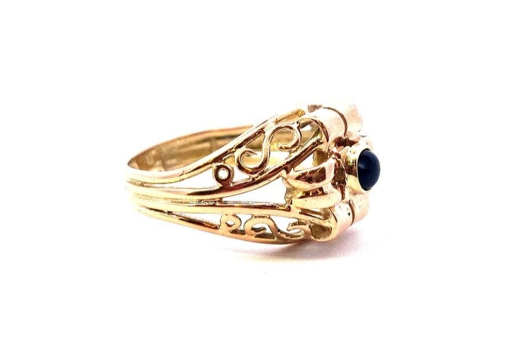 Zlatý prsten s onyxem, vel. 53