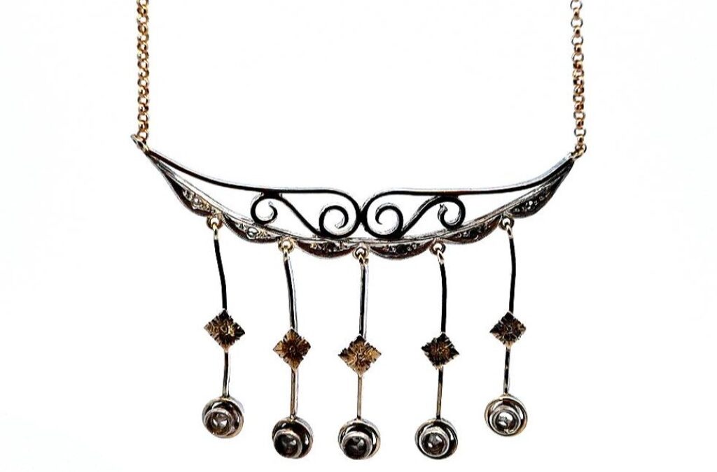 Secesní zlatý kolier s leukosafíry