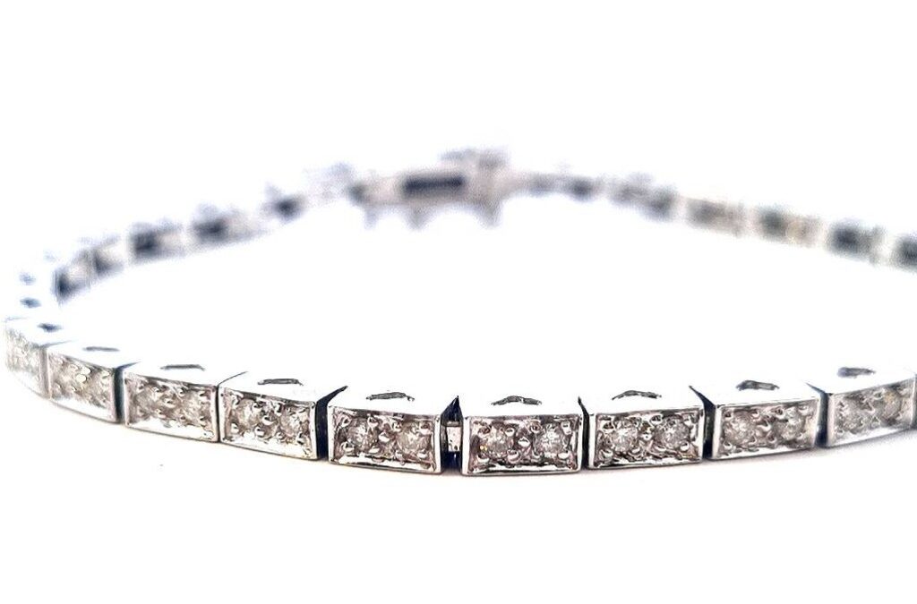 Zlatý náramek s diamanty, 12,20 g