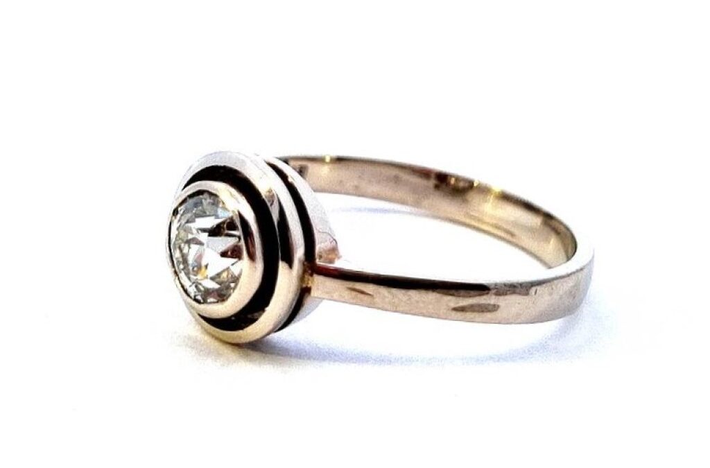 Zlatý prsten s diamantem 0,88 ct, vel. 58,5