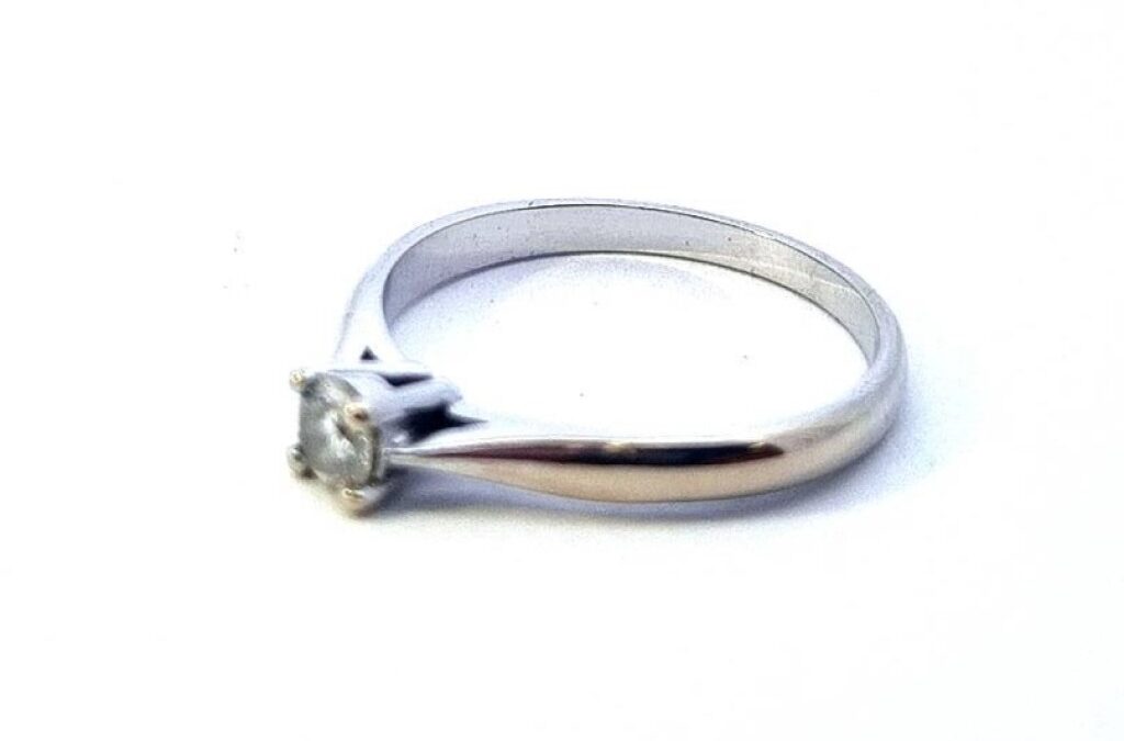 Zlatý prsten s diamantem, vel. 54