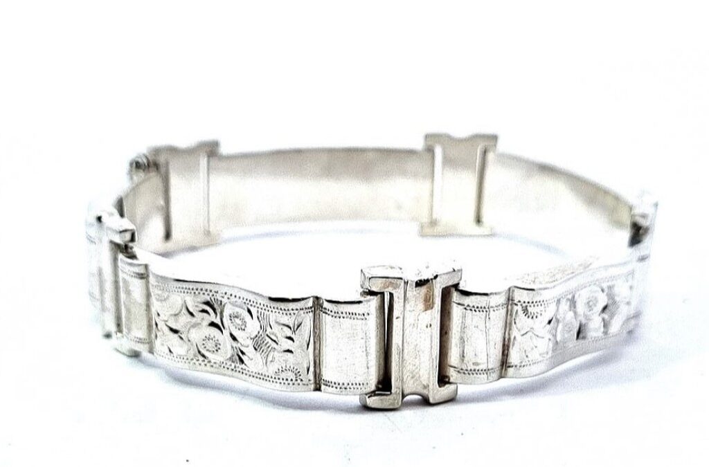 Stříbrný náramek, 25,64 g