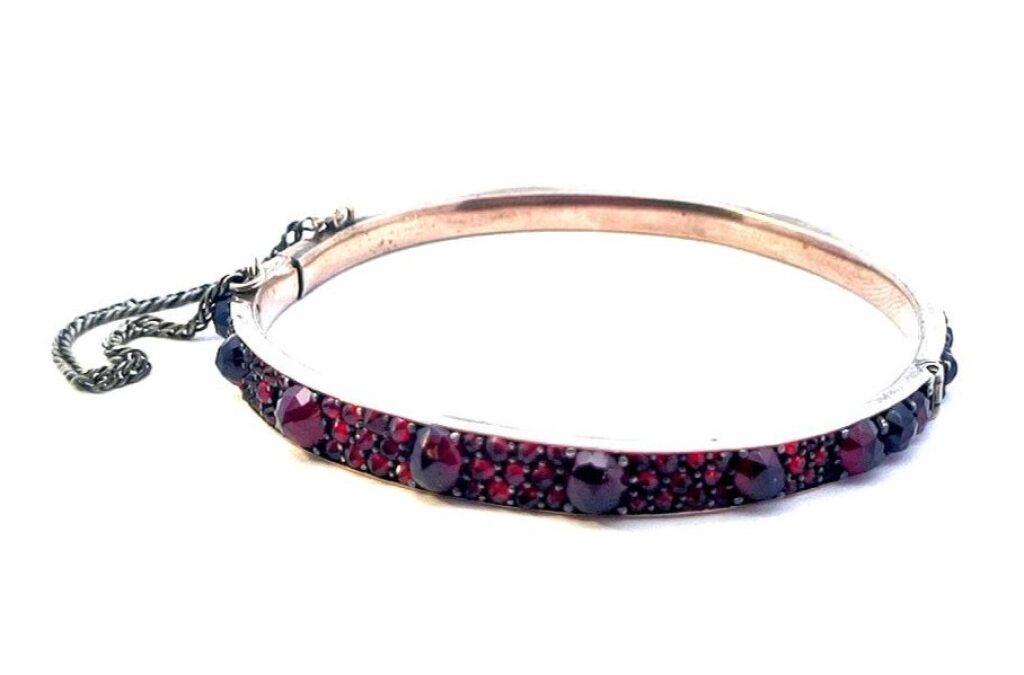 Náramek s českými granáty, obecný kov