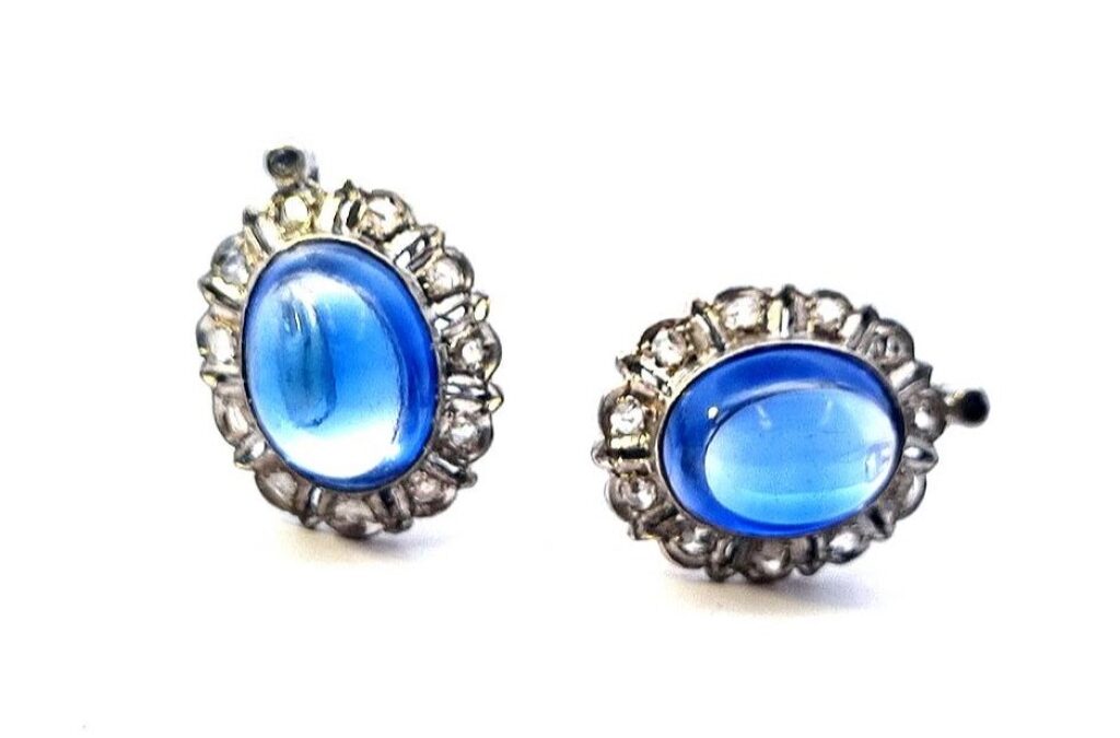 Zlaté náušnice s modrým kamenem a diamantovými routami, klipsy