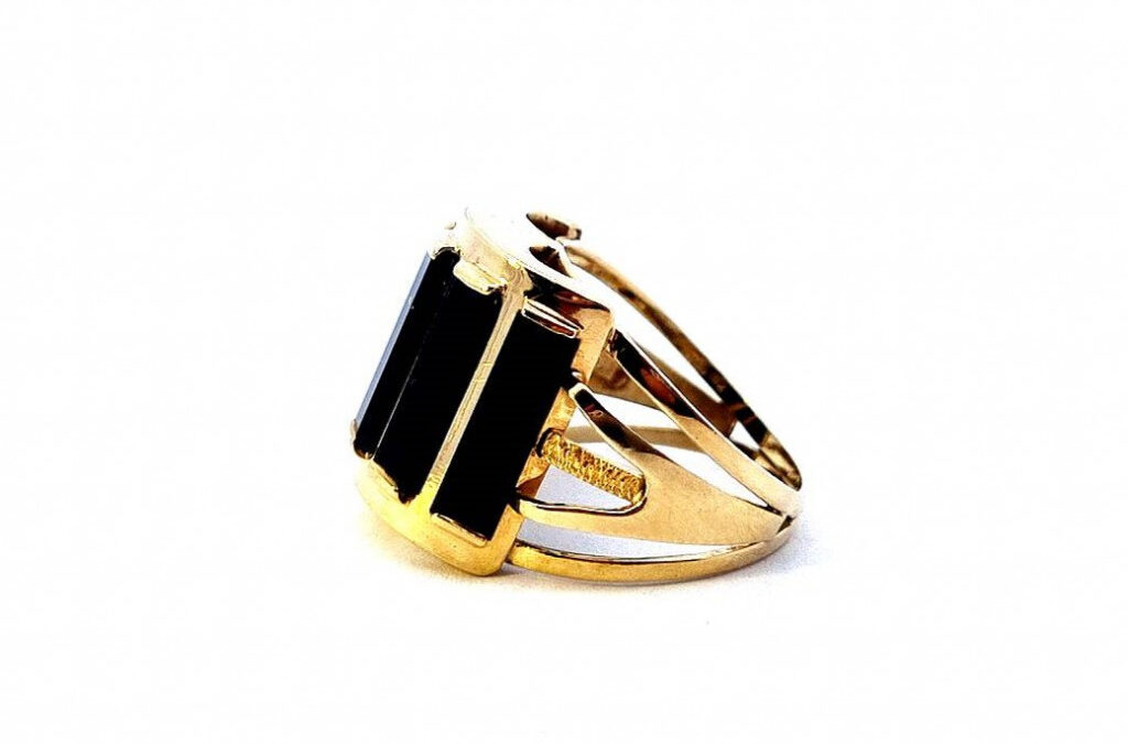 Zlatý prsten s onyxem, vel. 54