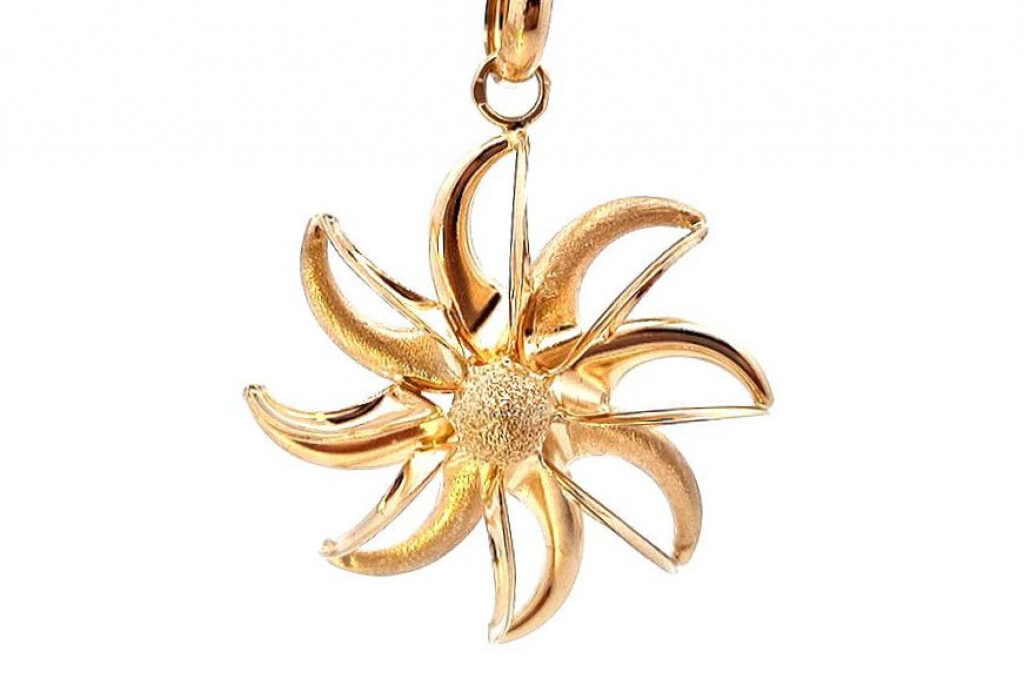 Zlatý přívěs, kytka