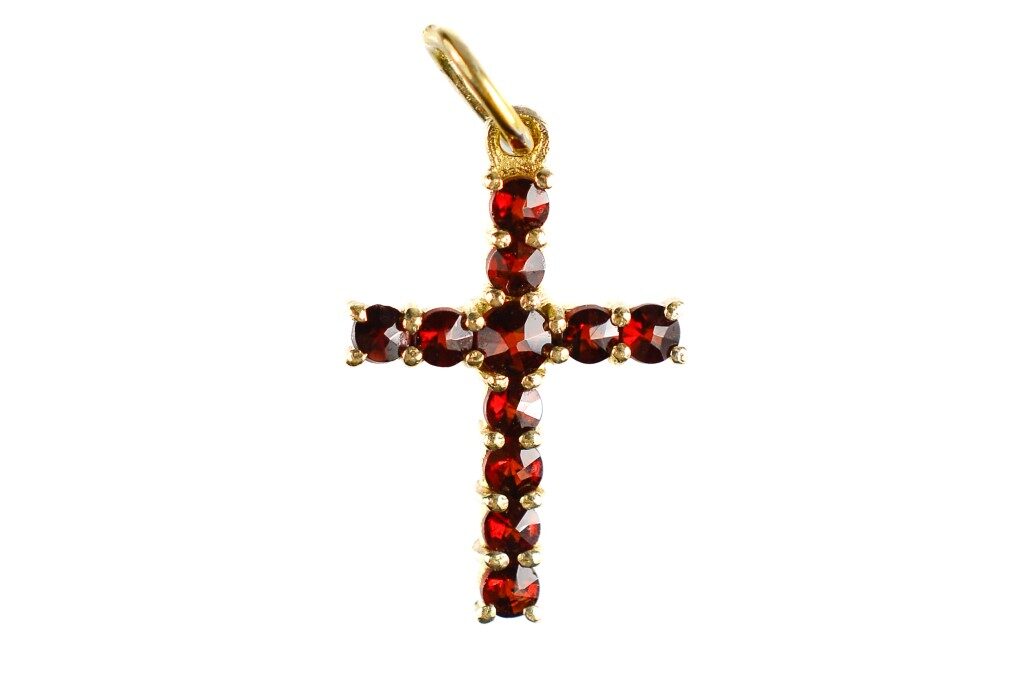 Stříbrný přívěs s českými granáty, křížek