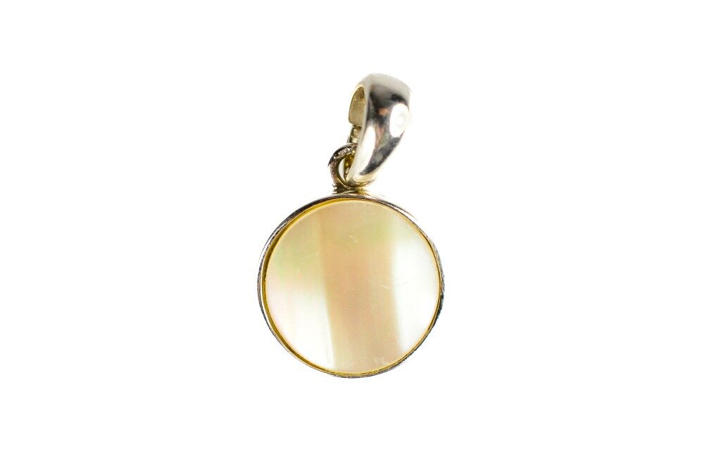 Přívěs z bílého zlata s perletí