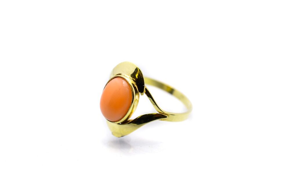 Zlatý prsten s korálem, vel. 54,5