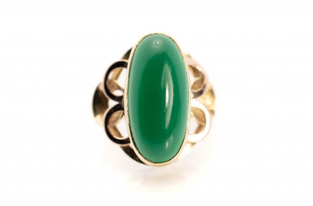 Zlatý prsten se zeleným kamenem – chryzopras, vel. 56