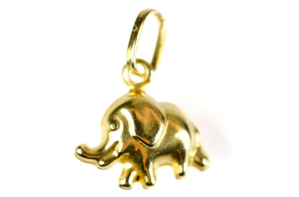 Zlatý přívěs slon