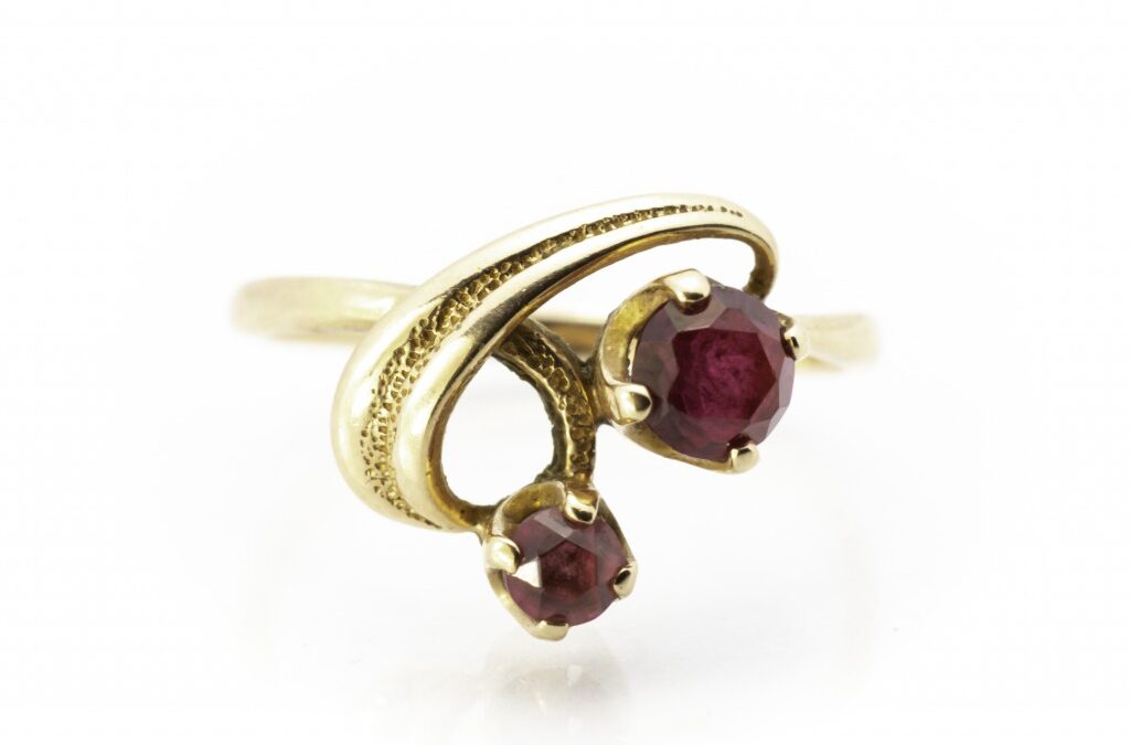 Prsten s červenými kameny – rubín, vel.54