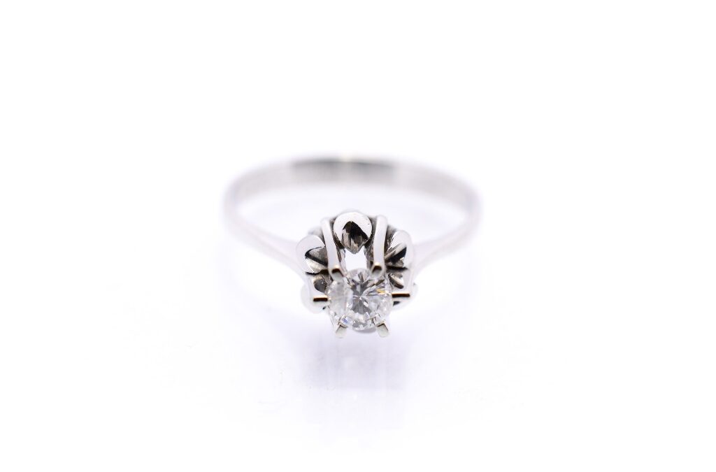 Zlatý prsten s diamantem, vel. 50