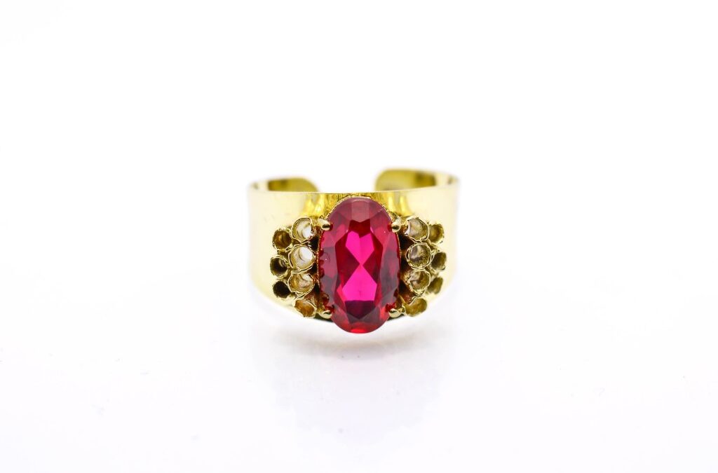 Starožitný zlatý prsten s červeným kamenem – rubín, nastavitelný