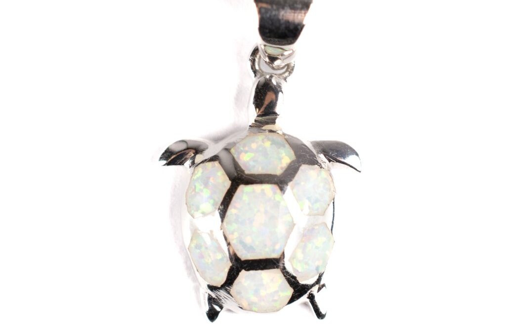 Stříbrný přívěs želva s opálem