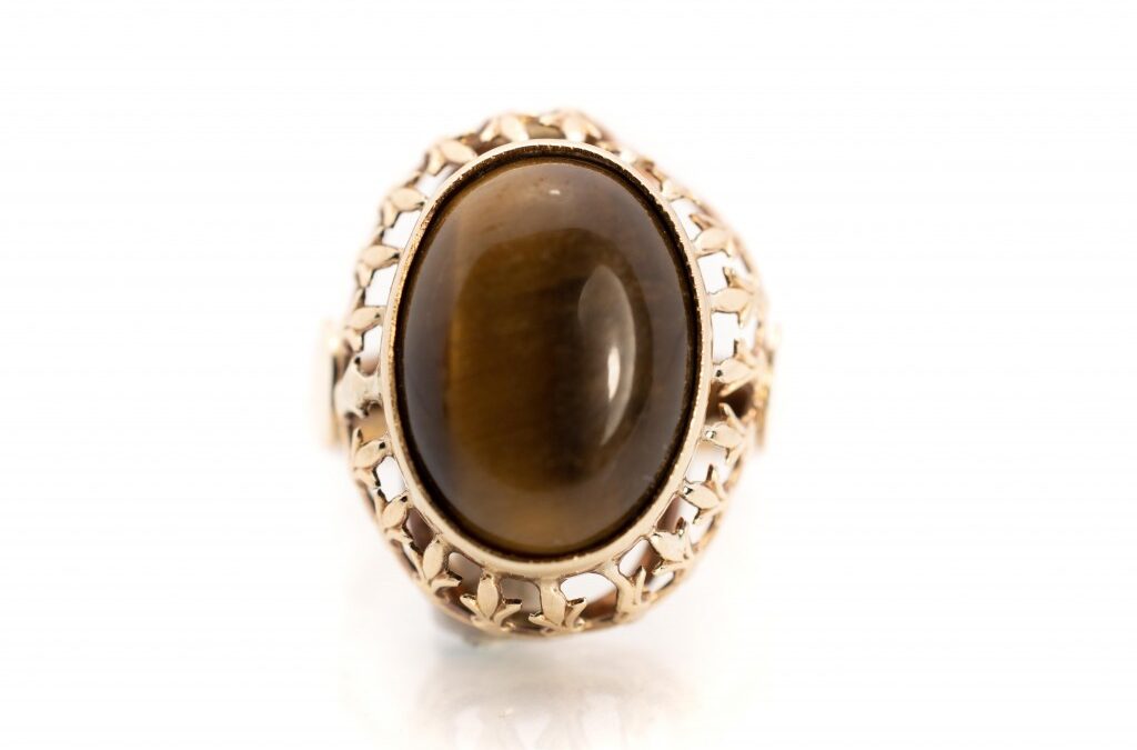 Zlatý prsten s tygřím okem, vel. 58