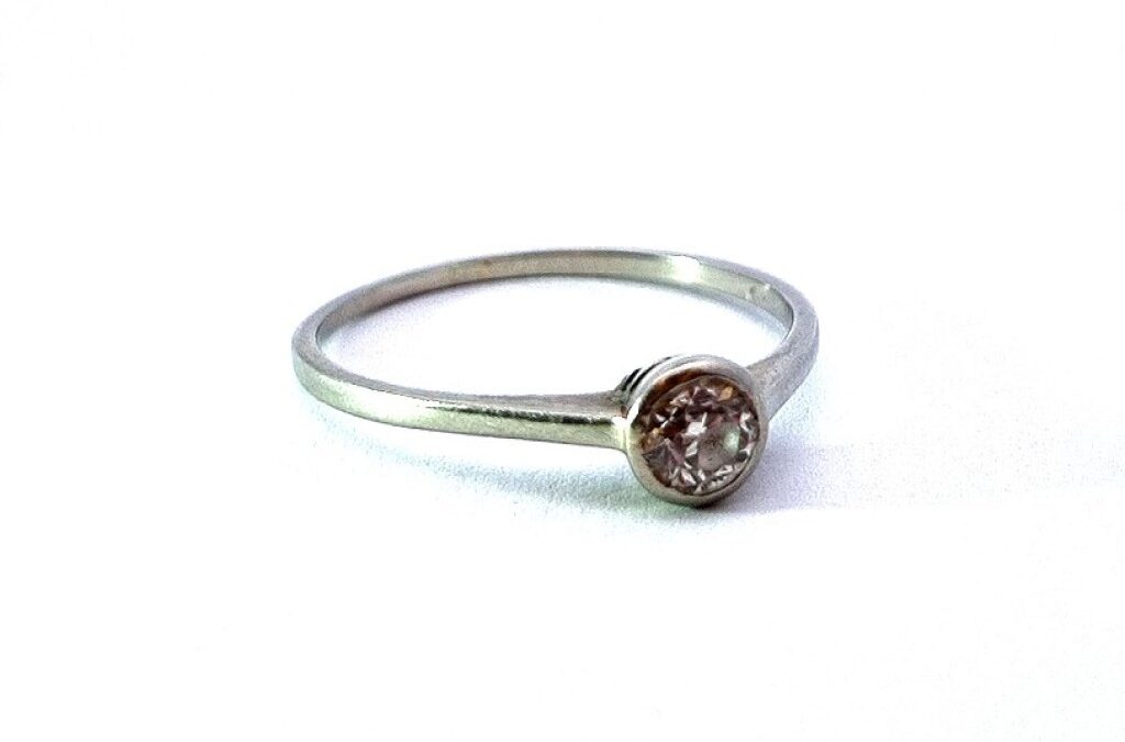 První republika ,prsten s diamantem 0,3 ct – vel. 60