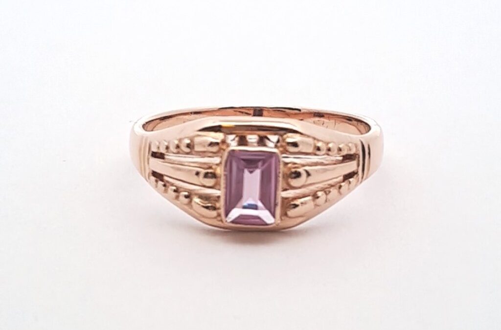 Zlatý prsten s růžovým kamenem, vel. 62