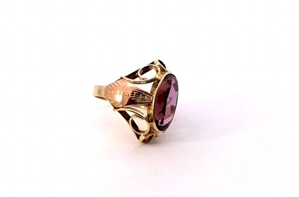 Zlatý prsten s ametystem, vel. 54