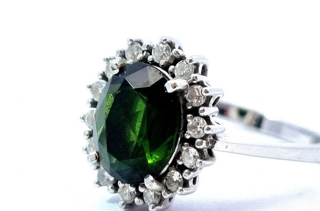 Zlatý prsten s turmalínem a diamanty, vel. 59