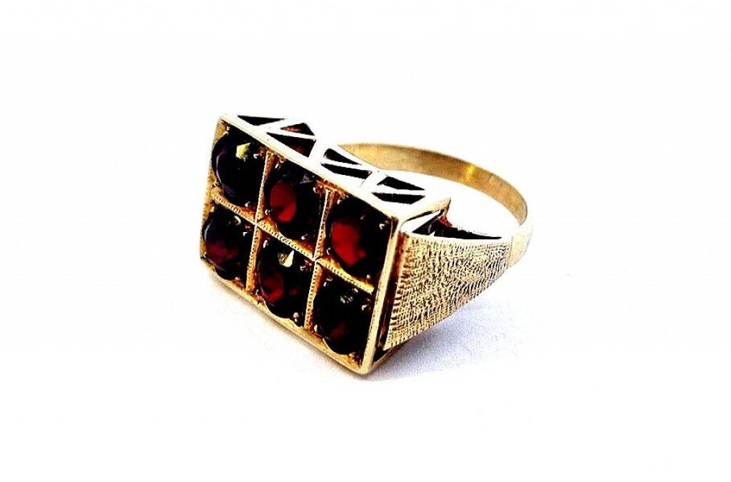 Zlatý prsten s českými granáty 3,54 ct, vel. 53