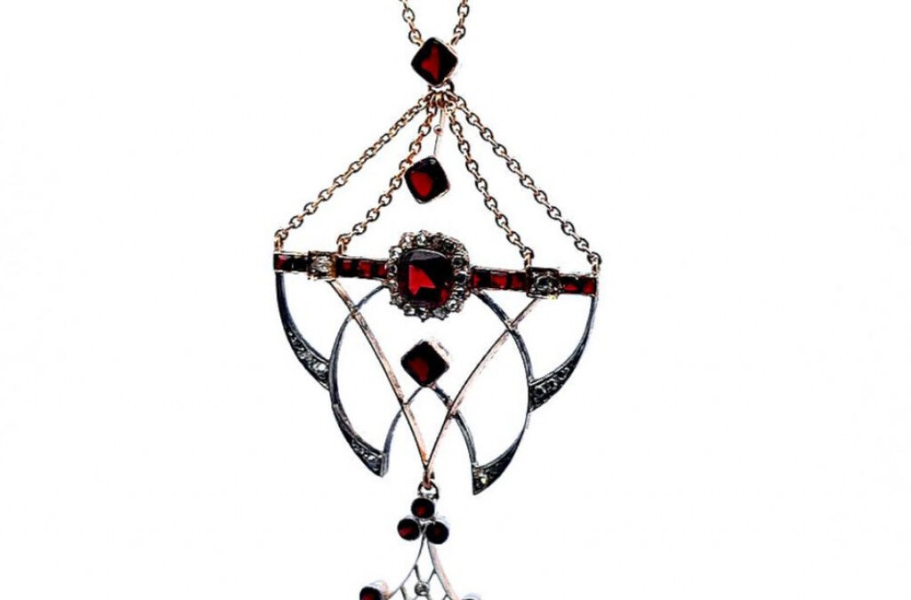 Zlatý secesní koliér