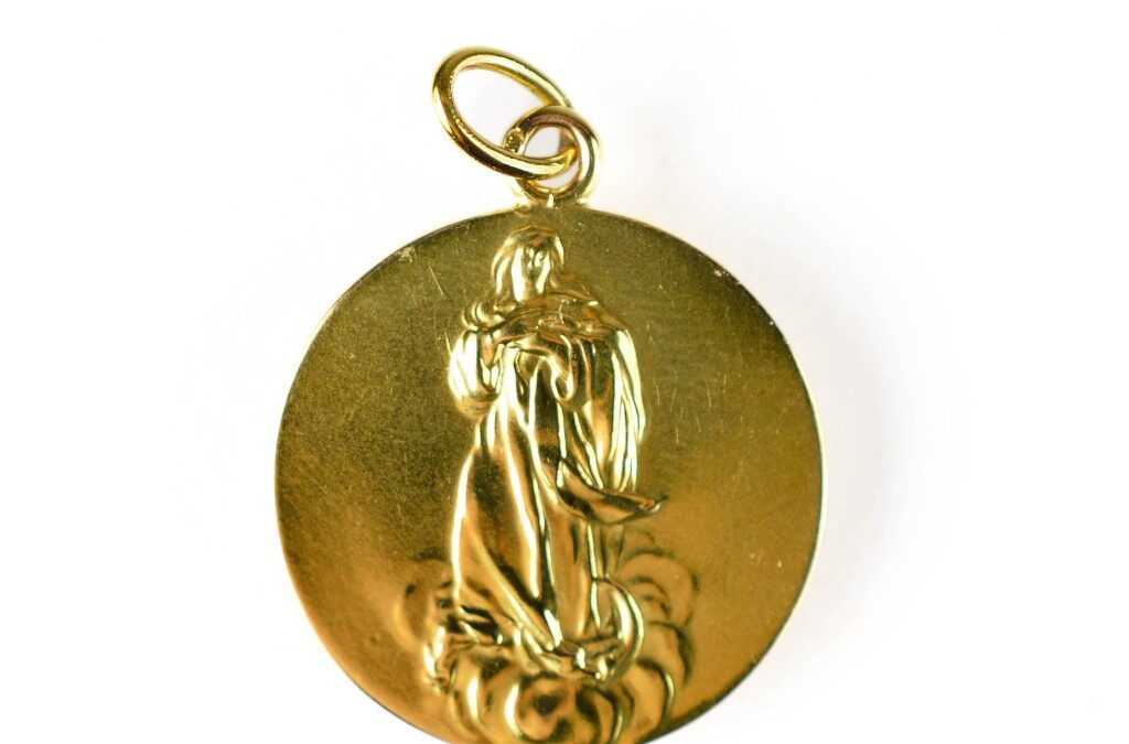 Starožitný zlatý přívěs madonka