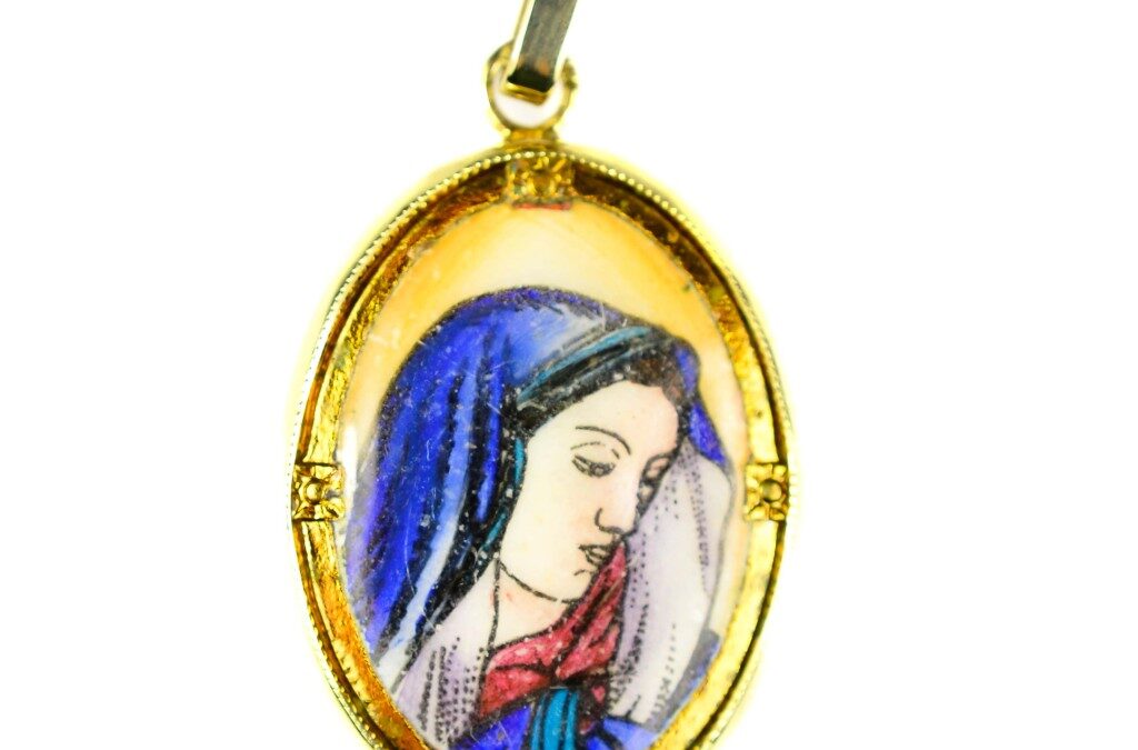 Zlatý přívěs madonka