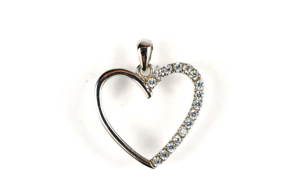 Přívěs z bílého zlata srdíčko se zirkony