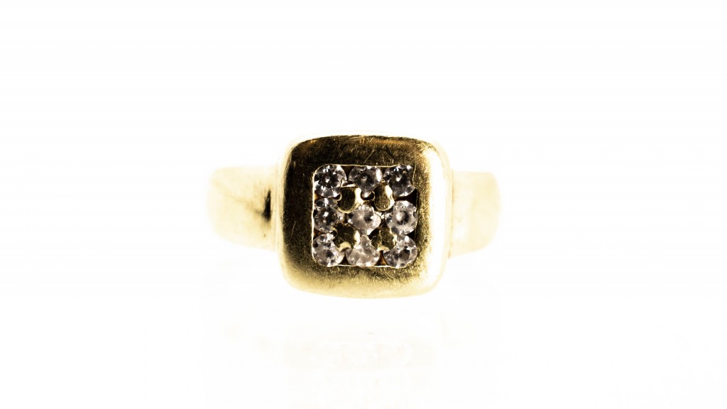 Zlatý prsten se zirkony, vel. 50