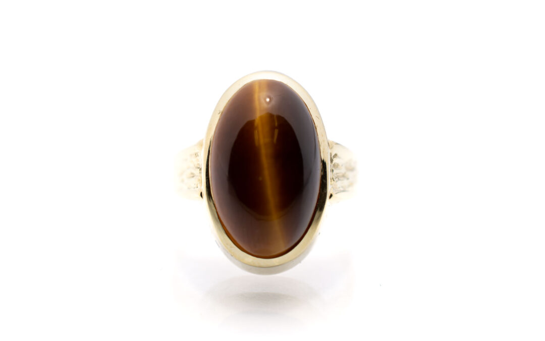 Zlatý prsten s tygřím okem, vel. 56
