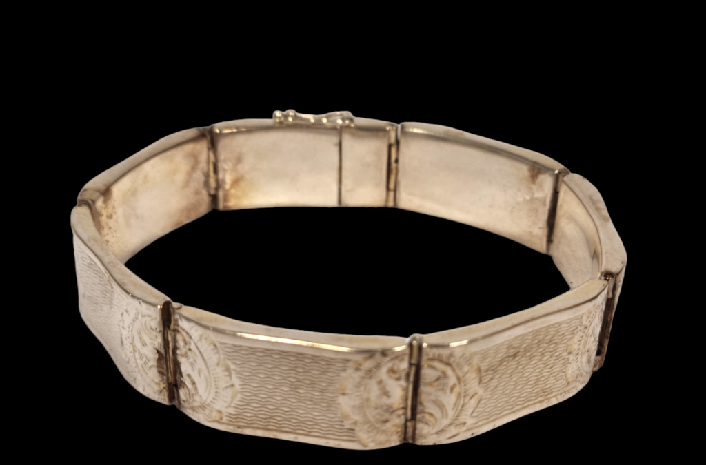 Stříbrný náramek, 23,57 g