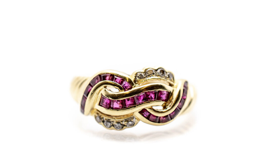 Zlatý prsten s diamanty a rubíny, vel. 53