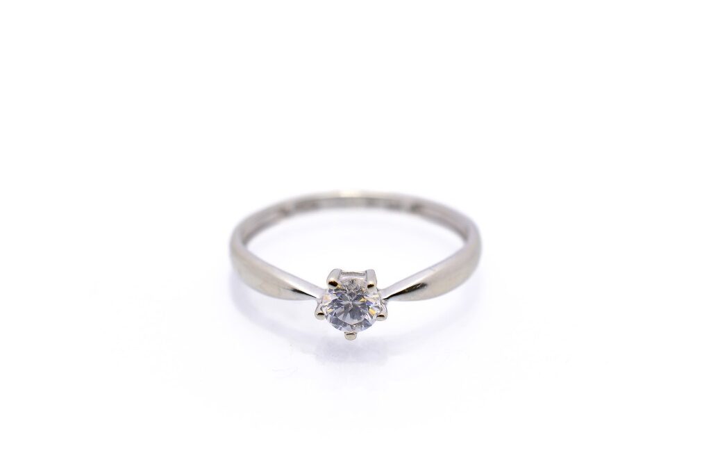 Zlatý prsten se zirkonem, vel. 52