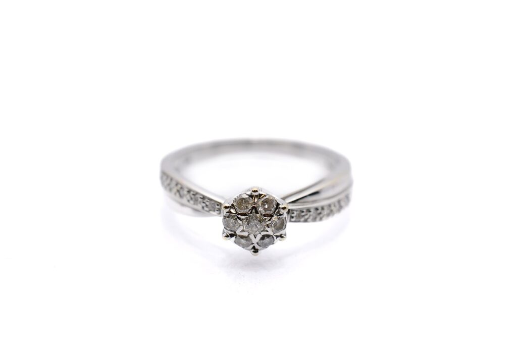 Zlatý prsten s brilianty vel. 53