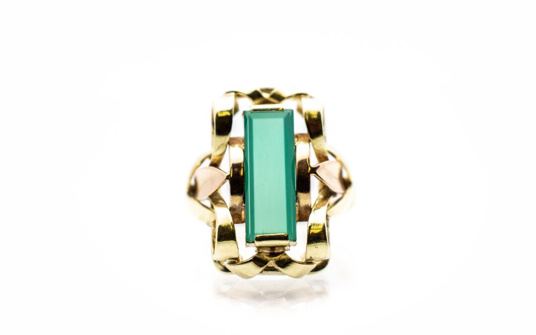 Zlatý prsten se zeleným kamenem – chryzopras, vel. 56