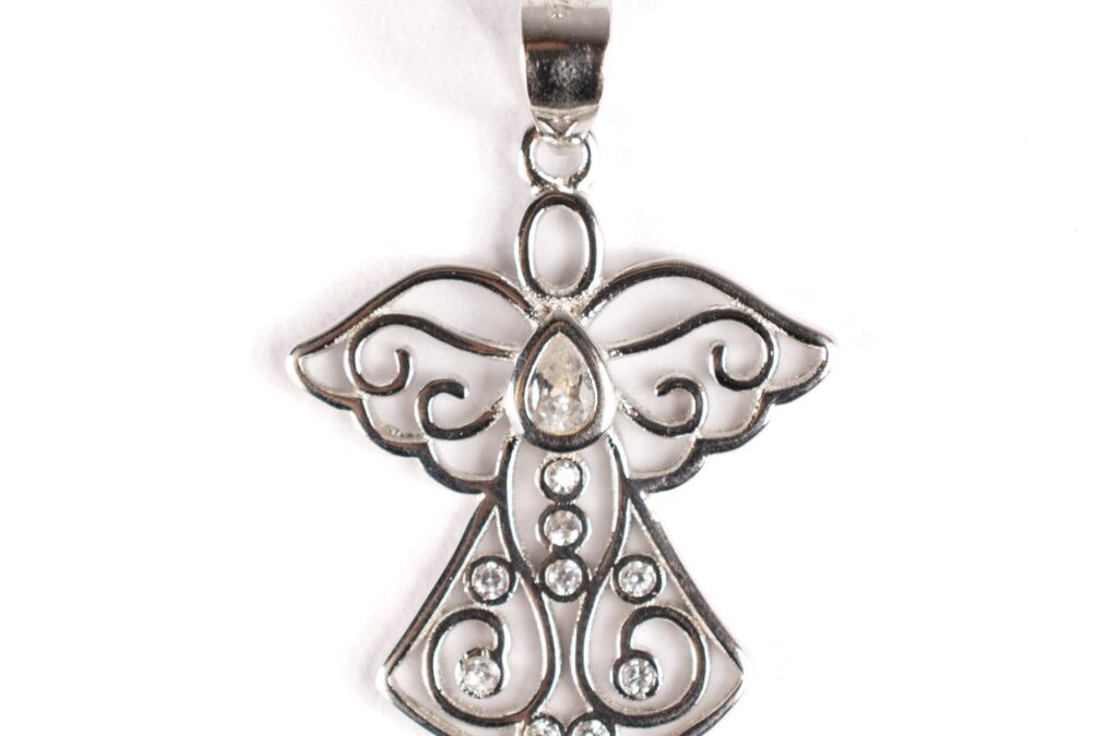 Stříbrný přívěs andílek se zirkony