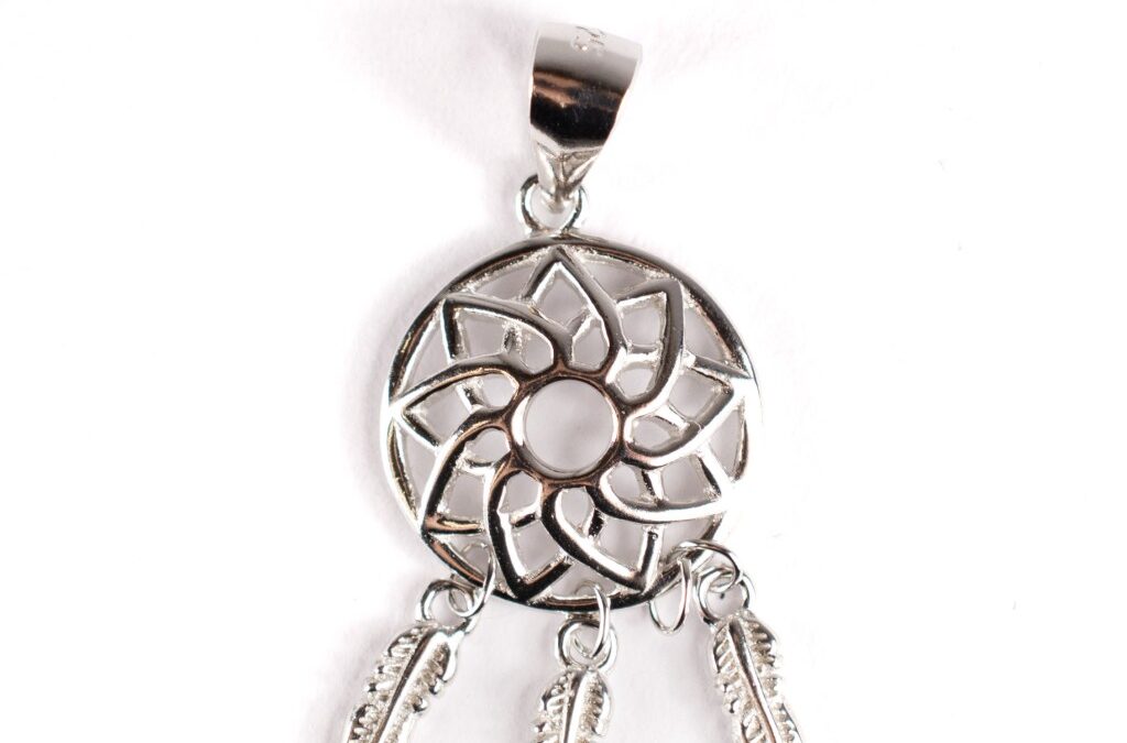 Stříbrný přívěs lapač snů